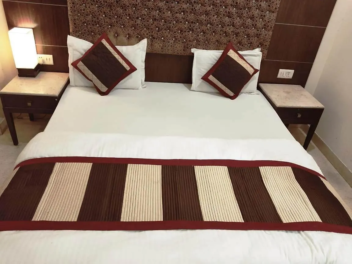 City Plaza Hotel Panchkula 2*,  India